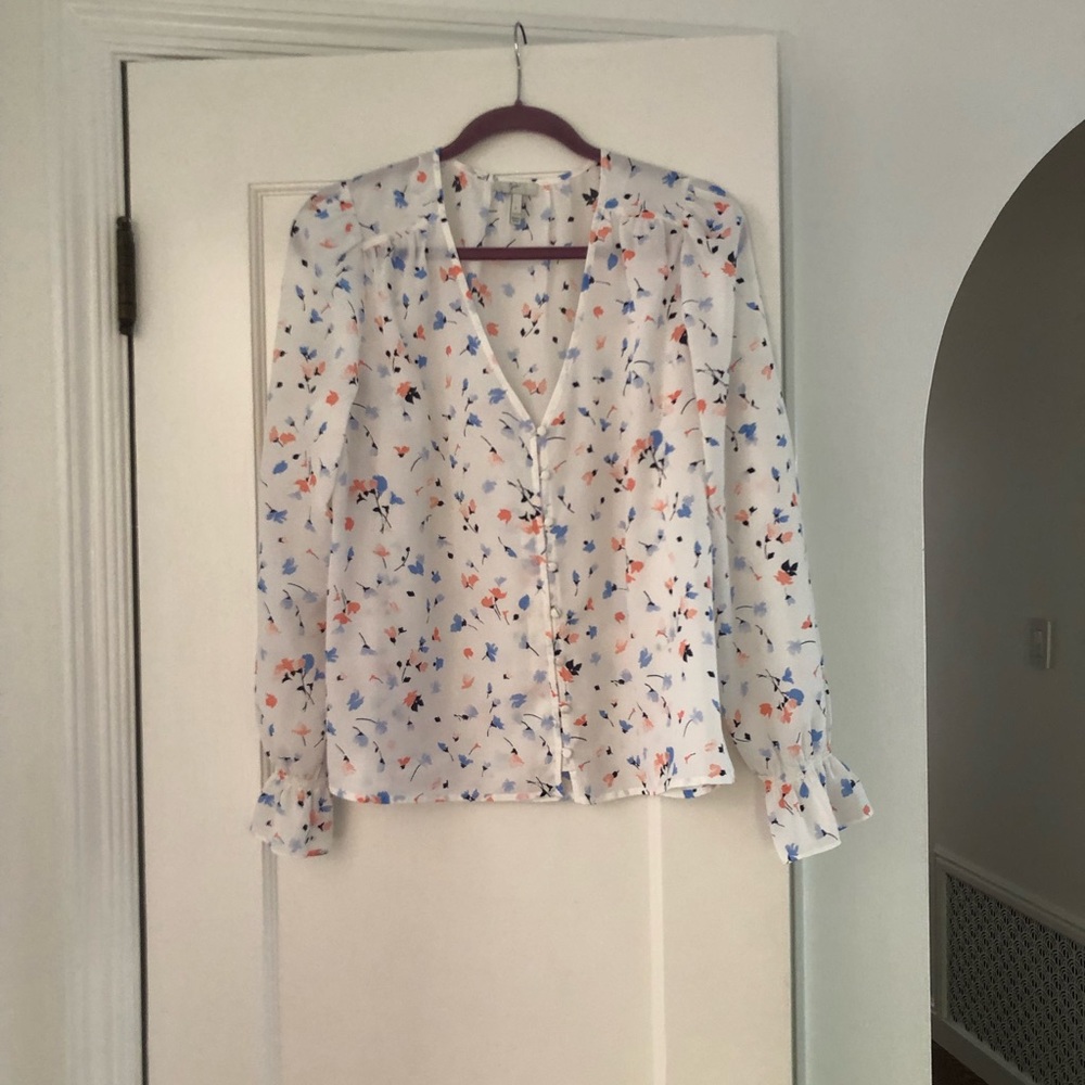 Pretty button Down blouse worn twice perfect condition